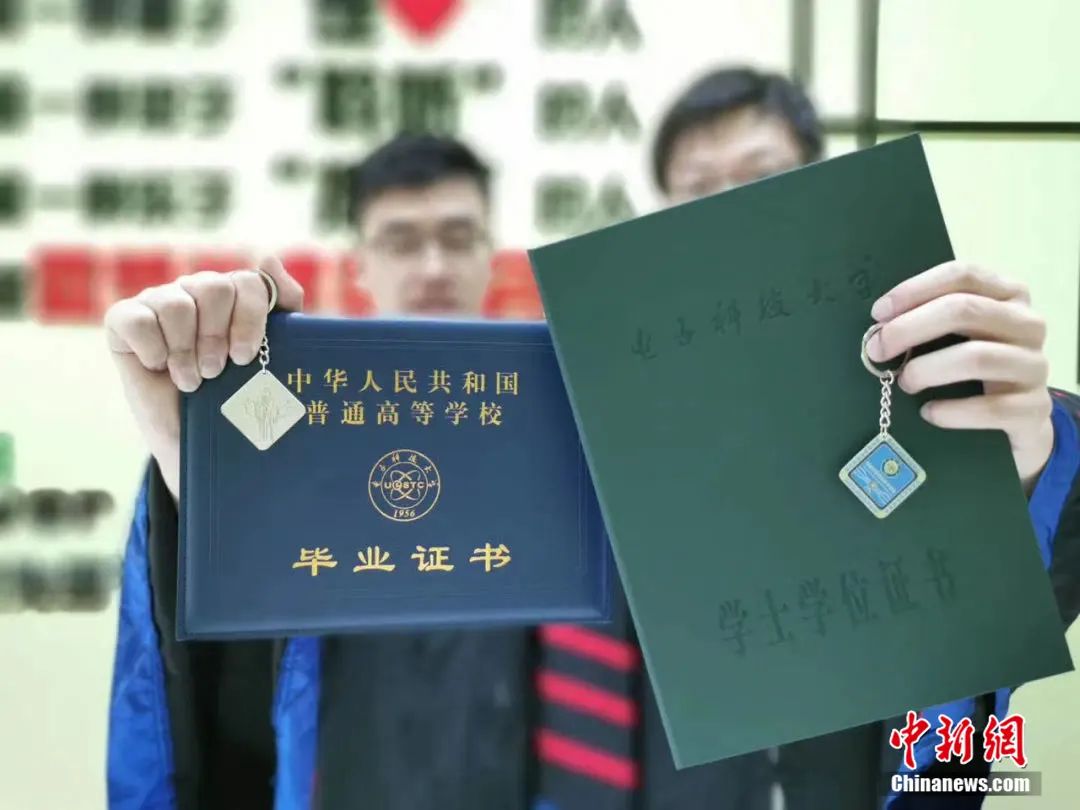 自制芯片、印章…這些高校畢業(yè)禮物“硬核”又暖心
