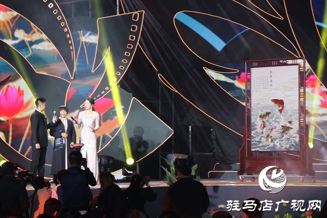 宿鴨湖畔慶豐收 梁祝故里話振興 2020中國(guó)農(nóng)民豐收節(jié)——第三屆中國(guó)農(nóng)民電影節(jié)在汝南縣開(kāi)幕