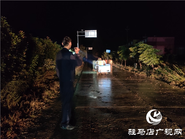 警民齊心冒雨尋牛，秋涼心卻暖
