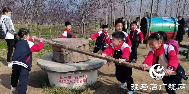 駐馬店實驗小學(xué)開展“ 愛綠護綠”義務(wù)植樹活動