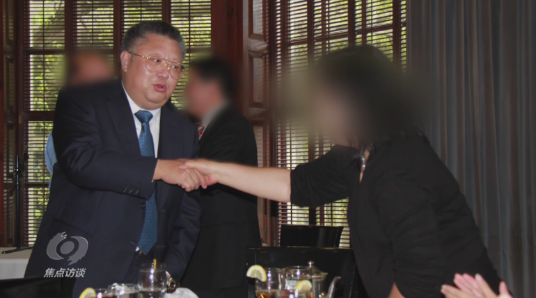 焦點訪談丨吃著中國飯砸中國碗！起底“雙面人”李亨利