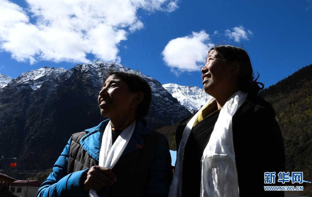 奮斗百年路 啟航新征程·數(shù)風(fēng)流人物丨卓嘎、央宗姐妹：神圣國(guó)土的守護(hù)者