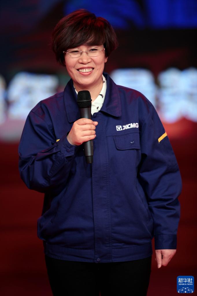 奮斗百年路 啟航新征程·中國共產(chǎn)黨人的精神譜系｜愛崗敬業(yè)、爭創(chuàng)一流——勞模精神述評