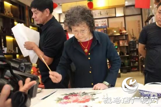 唐玉潤書畫藝術(shù)研究會(huì)舉行喜迎國慶書畫會(huì)活動(dòng)