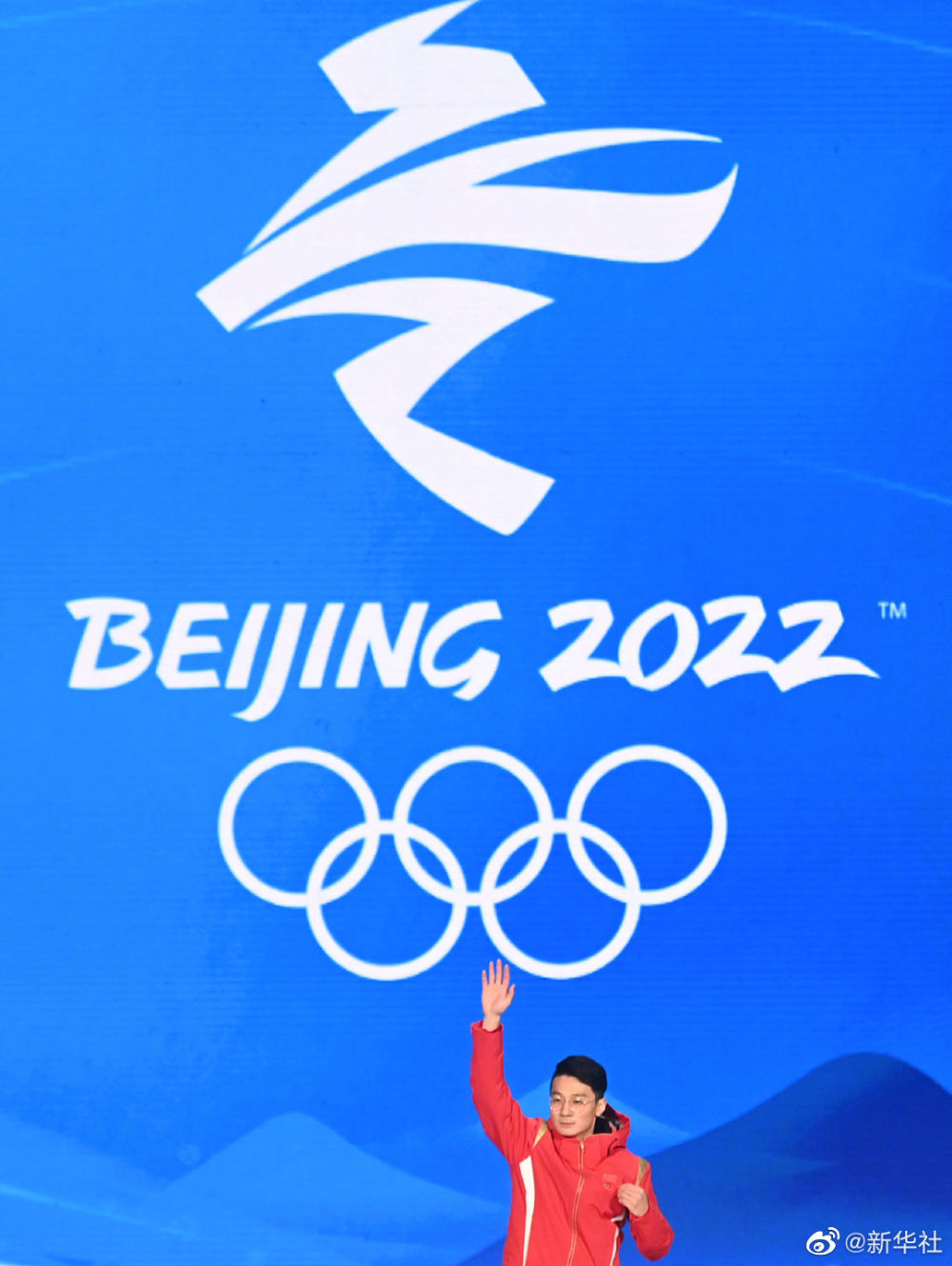 今夜三面五星紅旗升起！中國(guó)健兒領(lǐng)獎(jiǎng)高清大圖來了