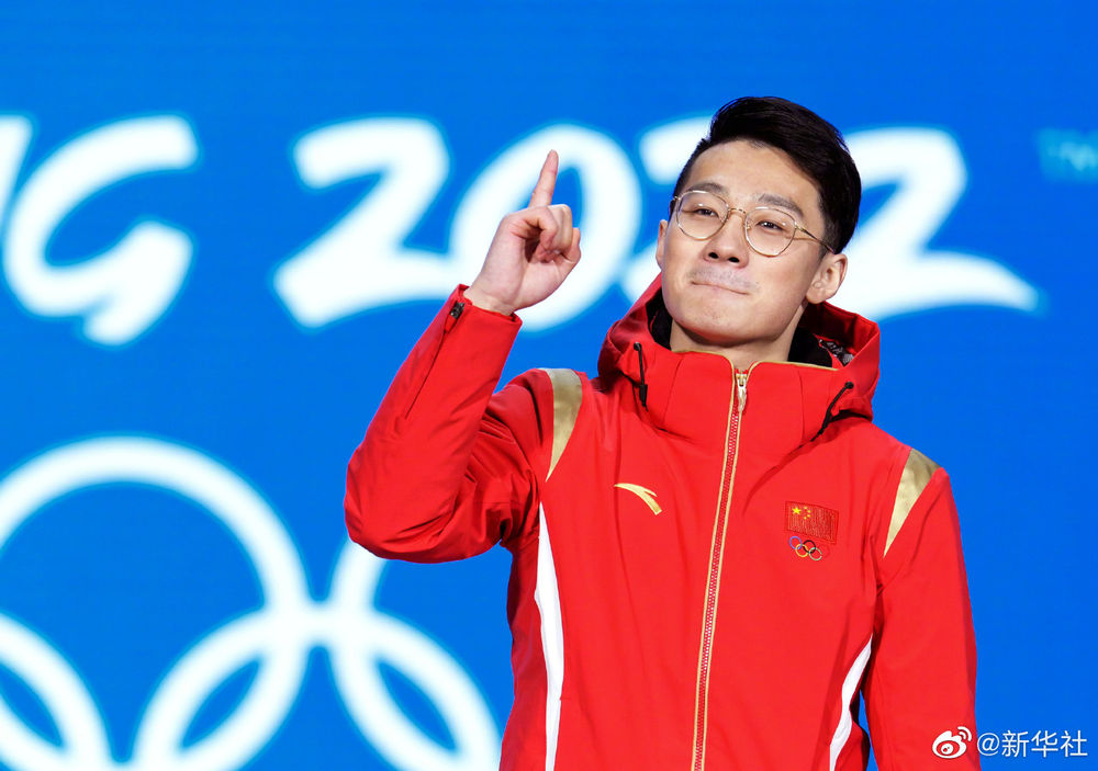 今夜三面五星紅旗升起！中國(guó)健兒領(lǐng)獎(jiǎng)高清大圖來了