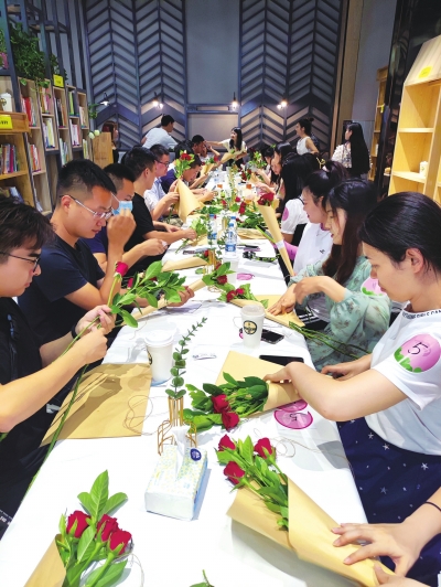 年輕人“上頭”的新式相親： 在劇本殺、脫口秀中找愛(ài)情
