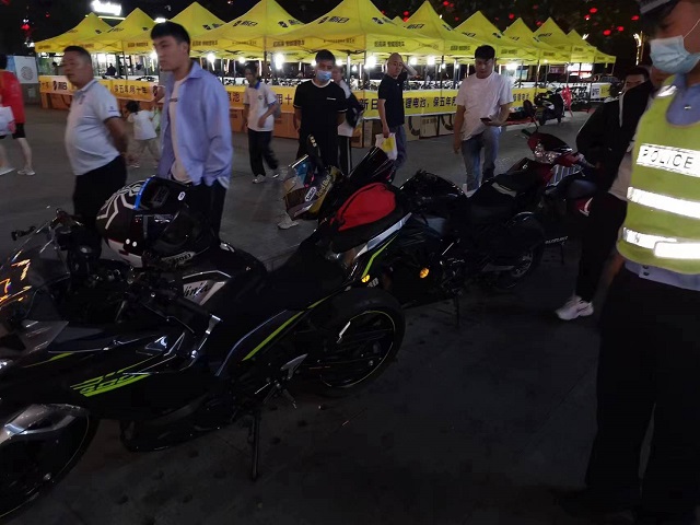 百日行動 | 駐馬店交警嚴(yán)查“飆車炸街黨” ！