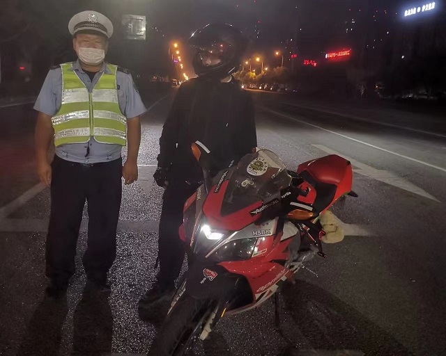 百日行動 | 駐馬店交警嚴(yán)查“飆車炸街黨” ！