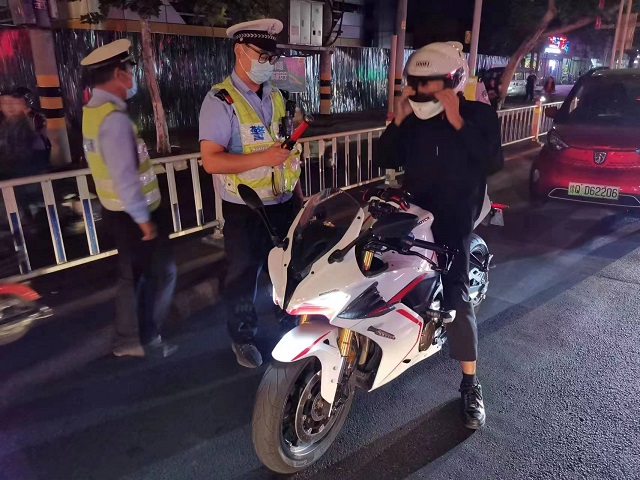 百日行動 | 駐馬店交警嚴(yán)查“飆車炸街黨” ！