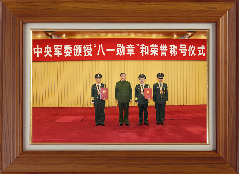 聆聽新年賀詞，讀懂相框里的故事