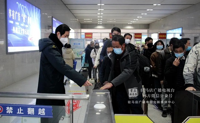 剛剛！記者在駐馬店站、駐馬店西站拍下這樣一幕…