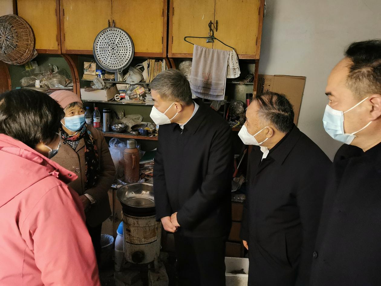  駐馬店市委常委、宣傳部部長、市政府副市長劉曉文春節(jié)慰問困難殘疾人