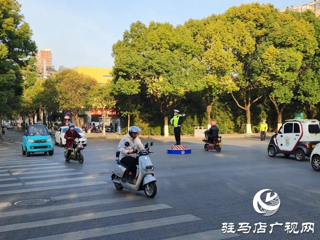  颯！駐馬店交警“文明示范形象崗”亮相街頭