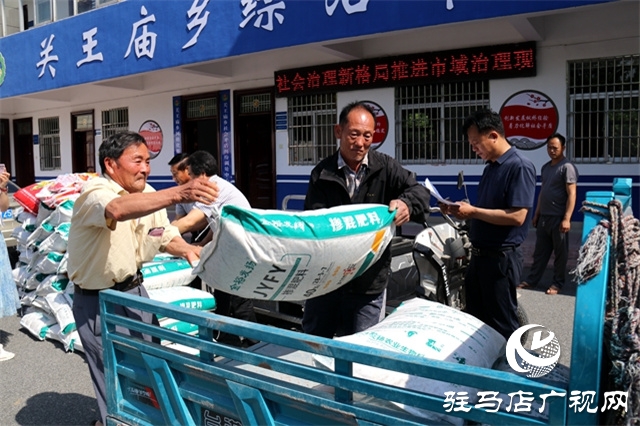 免費(fèi)發(fā)放肥料種子，暖心助力鄉(xiāng)村振興