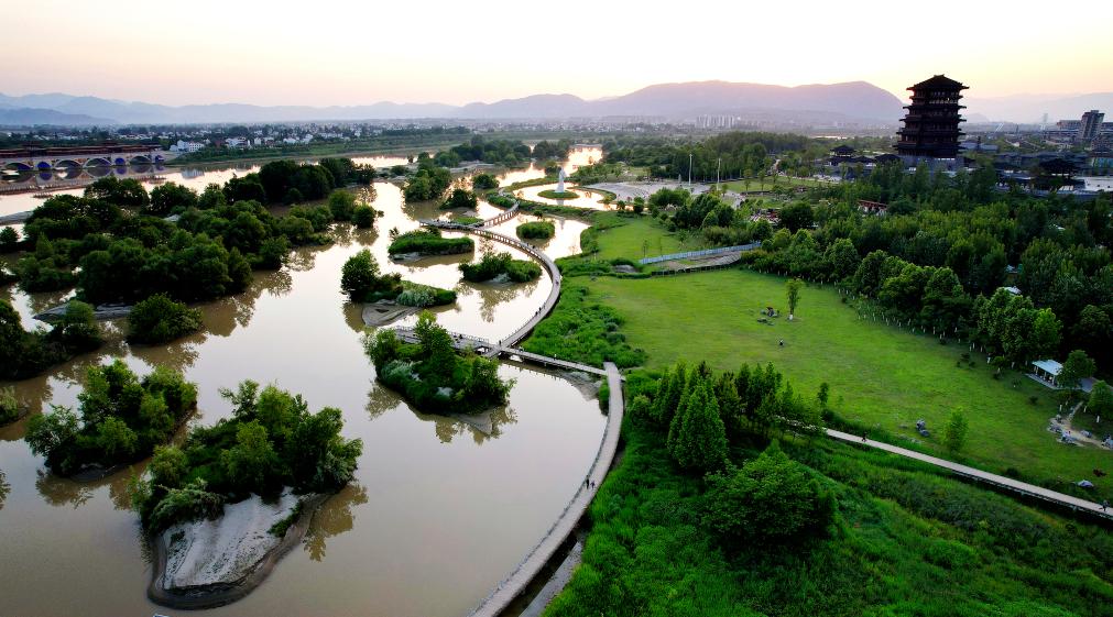 新聞多一點(diǎn)丨天漢濕地公園：漢中綠水青山生態(tài)畫(huà)卷的“城市名片”