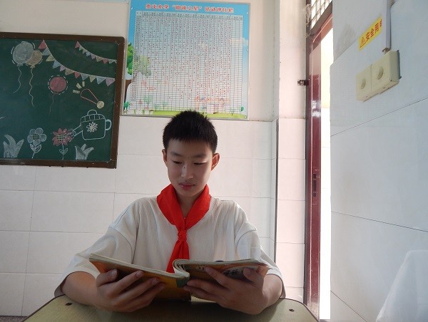 “新時(shí)代好少年”賀祉皓：同學(xué)有難就幫一把、扶一把 把愛(ài)心傳遞下去