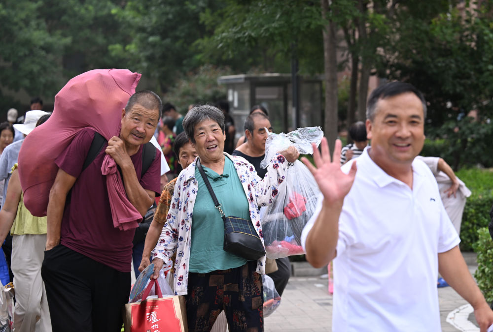 習近平在黑龍江尚志市看望慰問受災(zāi)群眾