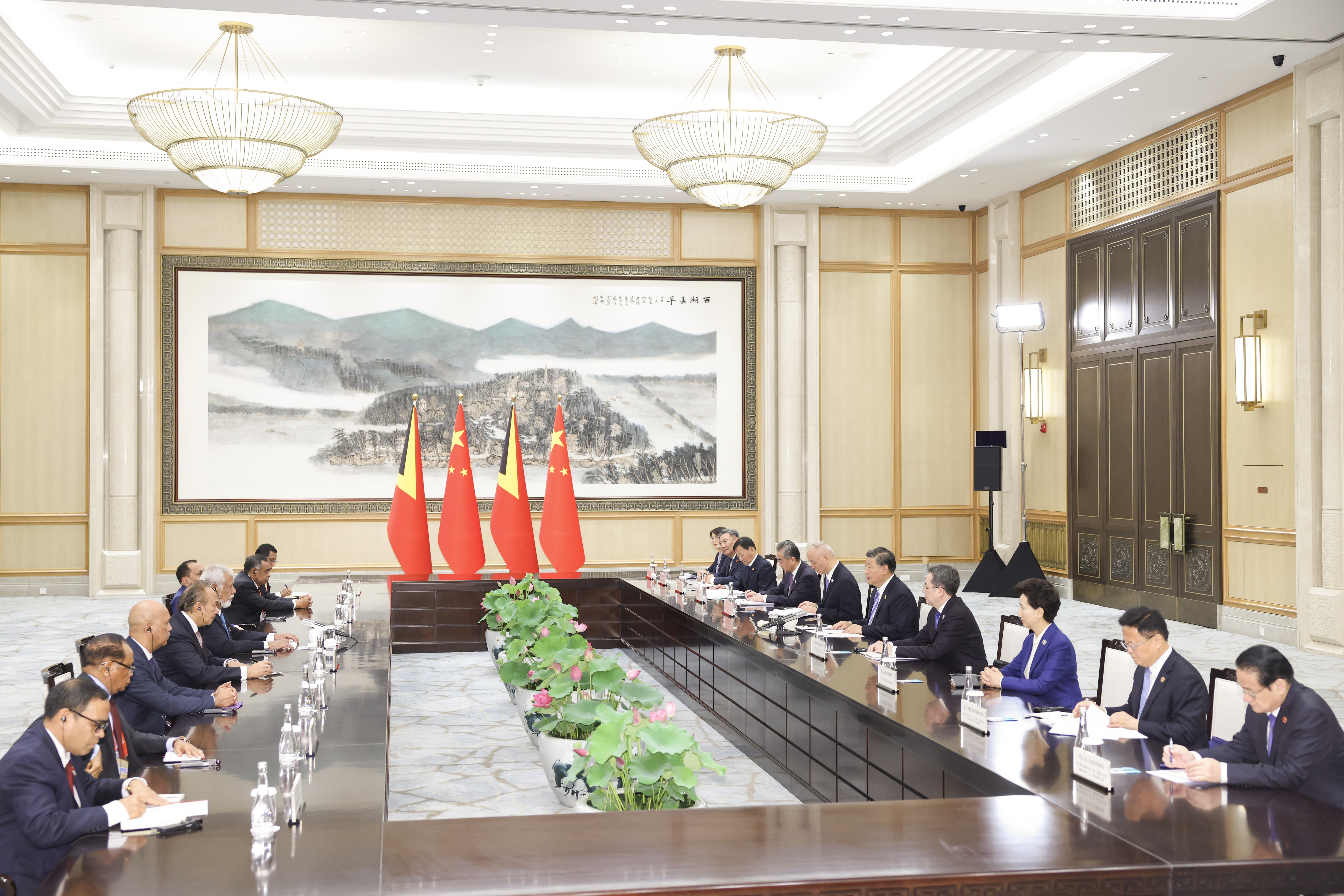 習近平會見東帝汶總理夏納納