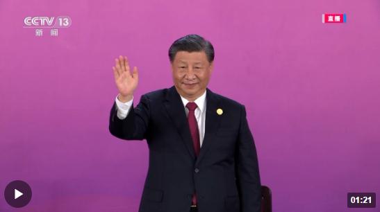獨家視頻丨全場沸騰！習近平向中國體育代表團揮手致意
