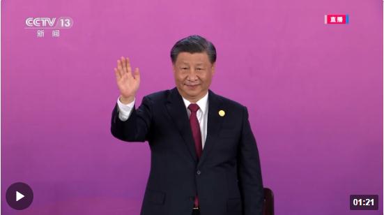 獨家視頻丨全場沸騰！習(xí)近平向中國體育代表團揮手致意