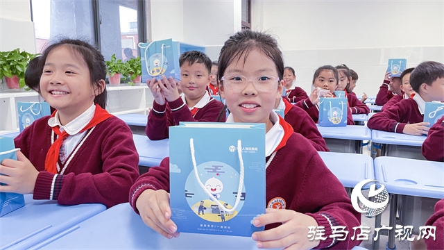 駐馬店實(shí)驗(yàn)小學(xué)：月滿中秋迎國慶 童心向黨筑未來