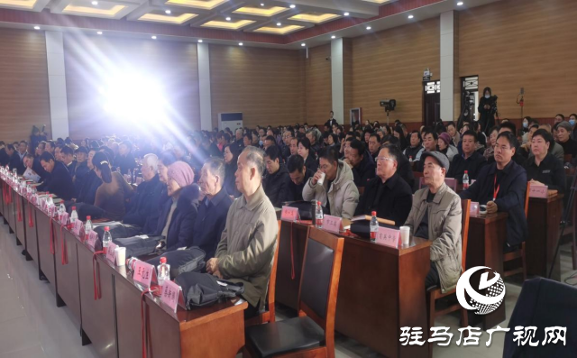 駐馬店市第二高級中學(xué)熱烈舉行建校50周年慶?；顒? width=