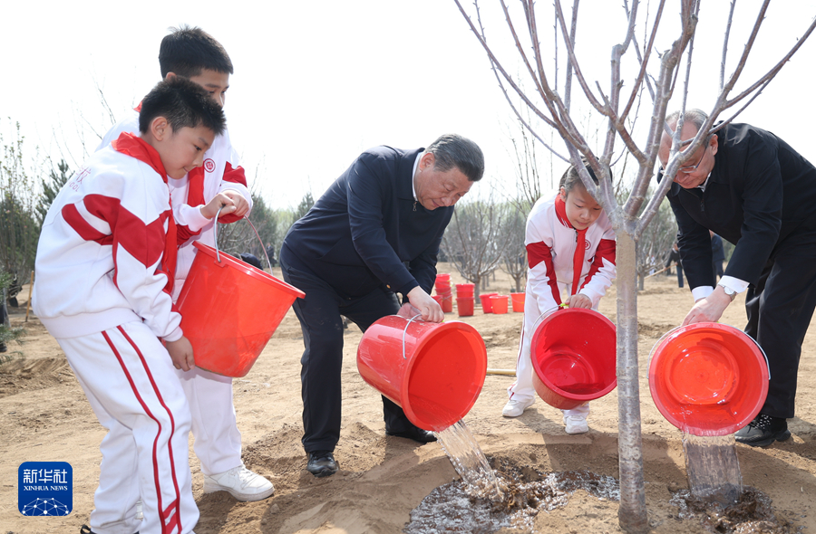 習(xí)近平在參加首都義務(wù)植樹活動(dòng)時(shí)強(qiáng)調(diào) 全民植樹增綠 共建美麗中國