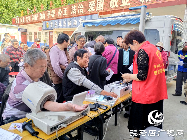 免費體檢進社區(qū) 便民服務(wù)暖人心