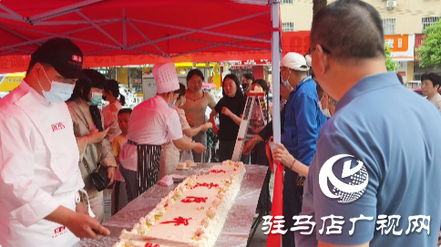 駐馬店一企業(yè)制作20米巨型蛋糕供市民免費享用