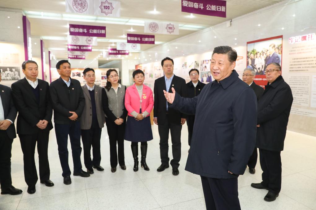 圖文故事丨習(xí)近平總書記同人民教師在一起