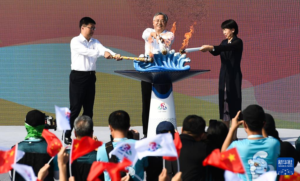第十二屆全國(guó)少數(shù)民族傳統(tǒng)體育運(yùn)動(dòng)會(huì)啟動(dòng)火炬?zhèn)鬟f