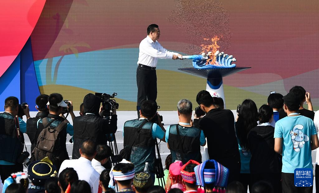 第十二屆全國(guó)少數(shù)民族傳統(tǒng)體育運(yùn)動(dòng)會(huì)啟動(dòng)火炬?zhèn)鬟f