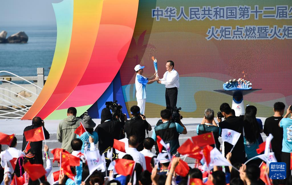 第十二屆全國(guó)少數(shù)民族傳統(tǒng)體育運(yùn)動(dòng)會(huì)啟動(dòng)火炬?zhèn)鬟f
