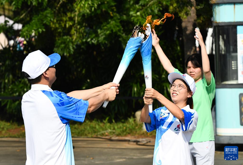 第十二屆全國(guó)少數(shù)民族傳統(tǒng)體育運(yùn)動(dòng)會(huì)啟動(dòng)火炬?zhèn)鬟f