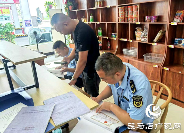 駐馬店市生態(tài)環(huán)境局遂平分局對轄區(qū)加油站進(jìn)行專項檢查