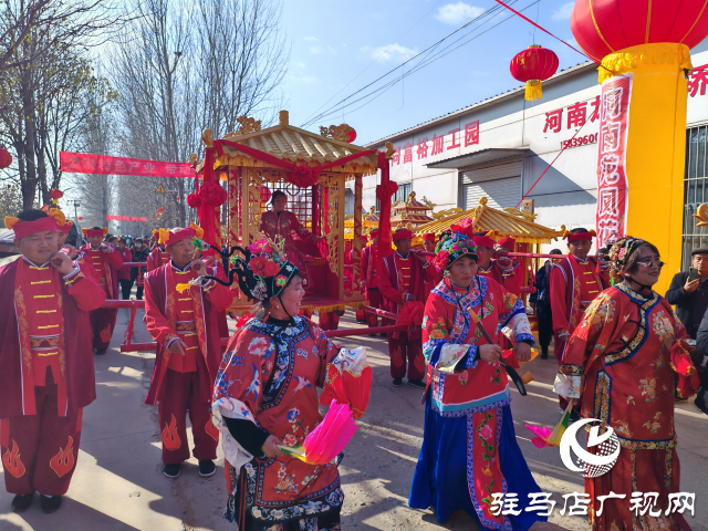 平輿縣十字路鄉(xiāng)開(kāi)展傳統(tǒng)花轎文化藝術(shù)展演展示活動(dòng)
