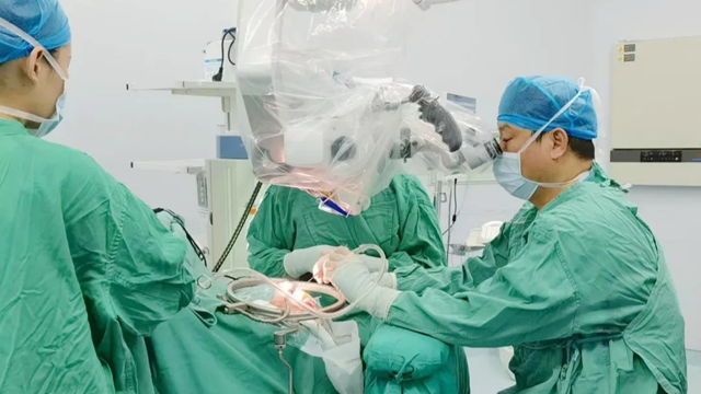 男子長期熬夜刷手機，頭痛欲裂，竟然是它  “爆炸”了！