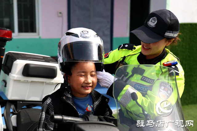 交警萌娃童行學(xué)安全！全國安全教育日護(hù)航幼兒成長