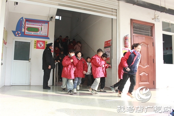 駐馬店市第十一小學(xué)開(kāi)展第30個(gè)“全國(guó)中小學(xué)生安全教育日”系列活動(dòng)