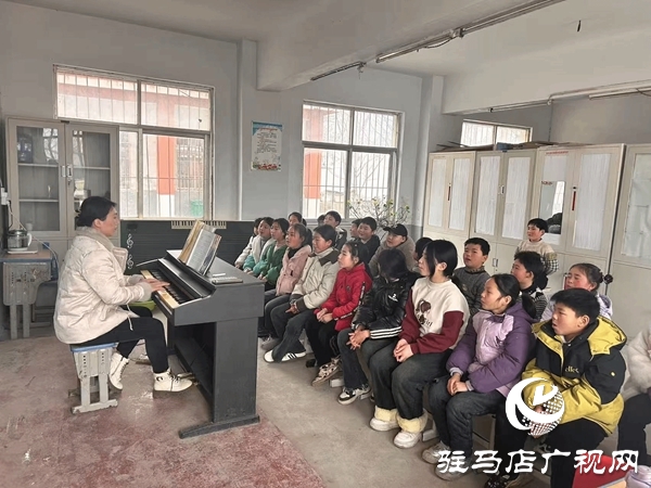 駐馬店職業(yè)技術(shù)學(xué)院教師教育學(xué)院開展美育浸潤下鄉(xiāng)支教活動