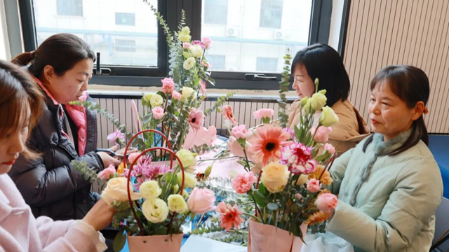 駐馬店市中心醫(yī)院開展“跟黨奮進(jìn)新征程，巾幗建功新時(shí)代”繽紛三月系列活動(dòng)