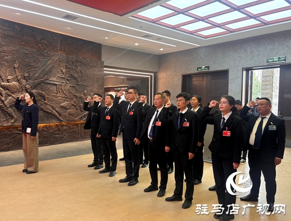  平輿公交組織黨員干部開(kāi)展“緬懷革命先烈，傳承紅色精神”主題黨日活動(dòng)