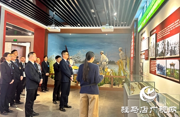  平輿公交組織黨員干部開(kāi)展“緬懷革命先烈，傳承紅色精神”主題黨日活動(dòng)