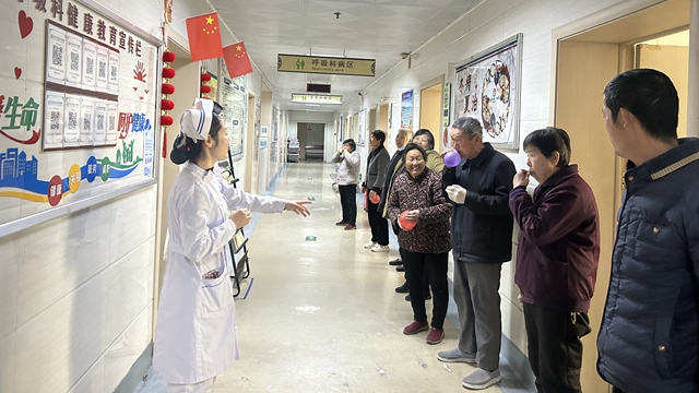 呼吸康復(fù)路，護(hù)患同行時(shí)——駐馬店市第二中醫(yī)院帶領(lǐng)患者開展呼吸操運(yùn)動(dòng)