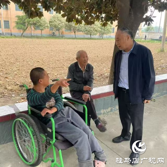 中國(guó)殘聯(lián)副主席張銀良深入驛城區(qū)看望殘疾人