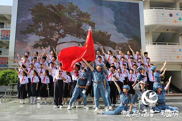 駐馬店市第二小學(xué)隆重舉行“悅讀潤(rùn)童心 經(jīng)典啟新程“經(jīng)典誦讀比賽活動(dòng)