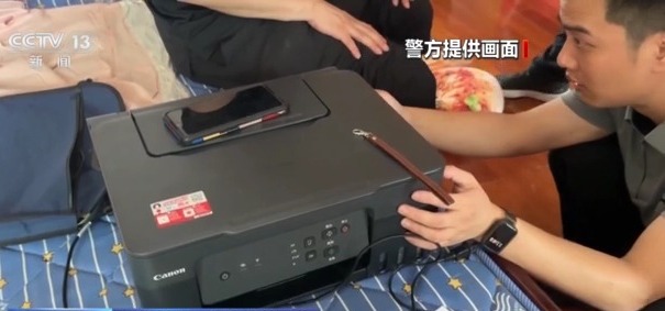 夫妻倆家中印“錢” 印多少花多少 假幣應(yīng)如何辨別？