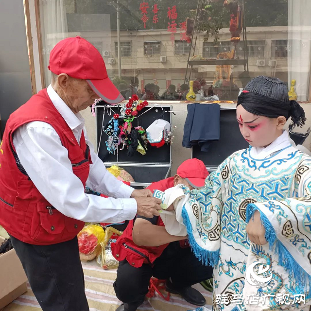 ?非遺盛宴！王店大裝閃耀高店鎮(zhèn)，傳統(tǒng)魅力引萬人圍觀