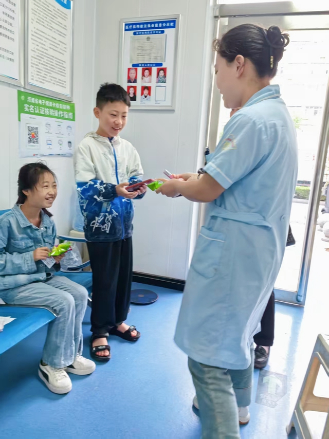禮物傳情，醫(yī)者童心：這個兒童節(jié)很溫暖